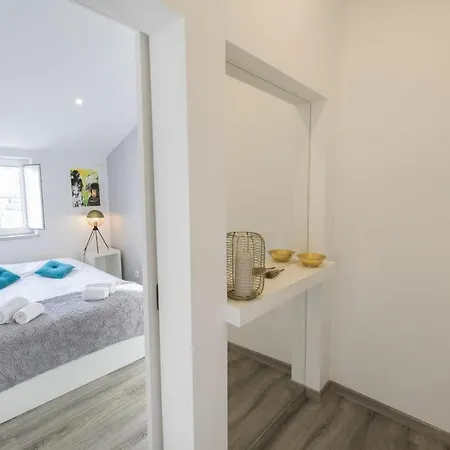 The Nest At Mouraria Apartament *